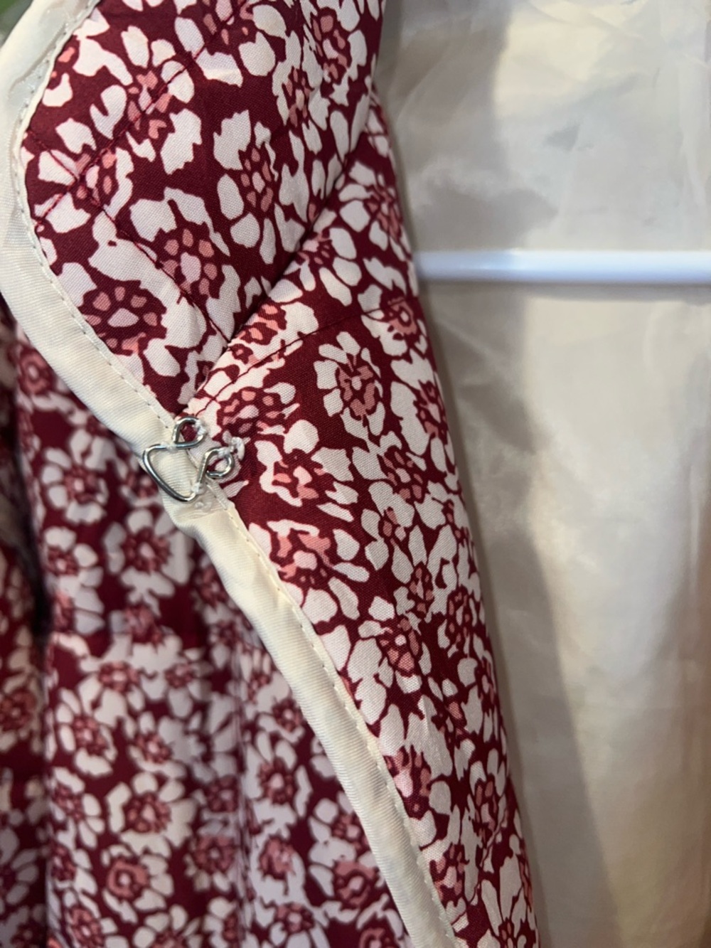 Women's Floral Quilted Puffer Jacket - Burgundy/White - Picture 5 of 7